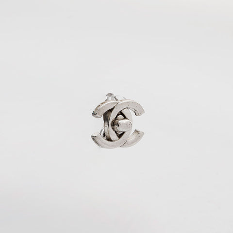 CHANEL 96P Turn Lock Earring Silver WS22244