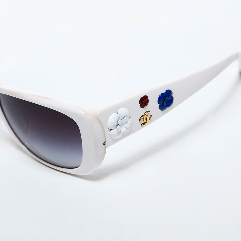 シャネル CHANEL カメリア サングラス ホワイト WS22326 – NUIR