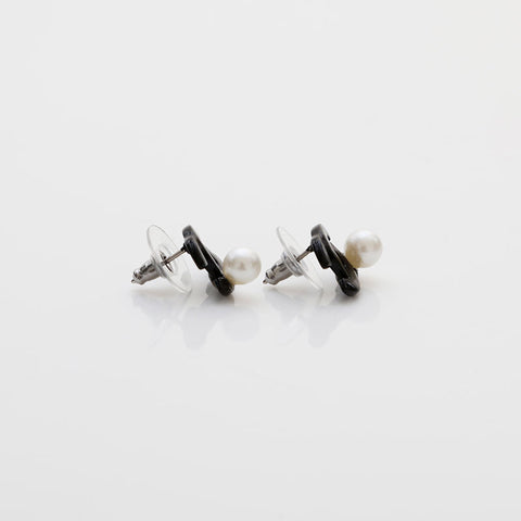 CHANEL 05P COCO Mark Pearl 2005 Pierce black WS22362
