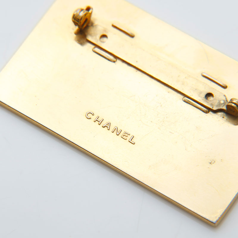 CHANEL プレートブローチ 極美品 シャネル CHANEL ロゴ プレート カンボン ブローチ