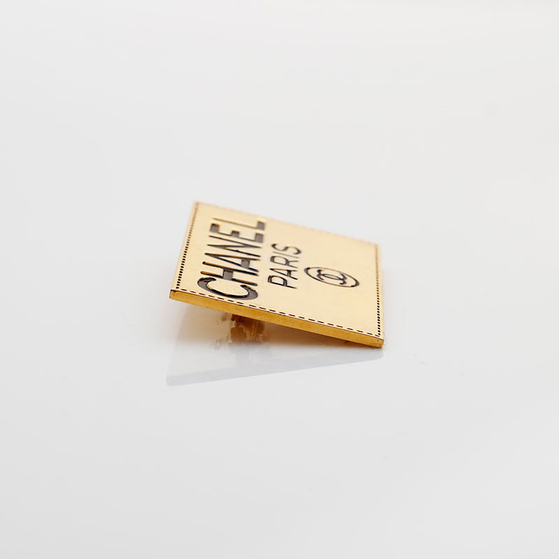 シャネル CHANEL ロゴ プレート カンボン ブローチ ゴールド