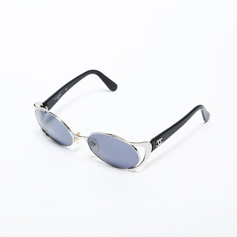CHANEL Metal frame sunglasses black WS22386