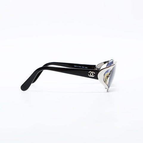 CHANEL Metal frame sunglasses black WS22386