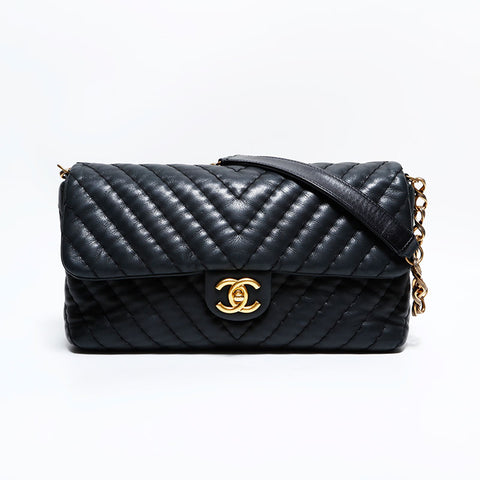 CHANEL No. 14 2010-2011 Chevron Shoulder Bag black WS22410