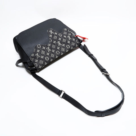 LOUIS VUITTON Monogram Drip Buzz Tokyo NIGO collaboration Shoulder Bag black WS22444