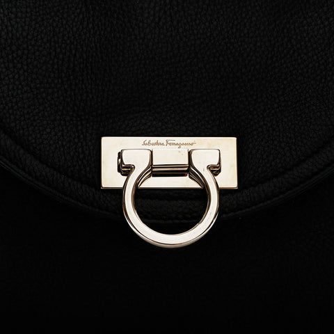サルヴァトーレフェラガモ Salvatore Ferragamo ガンチーニ レザー ショルダーバッグ ブラック WS22446