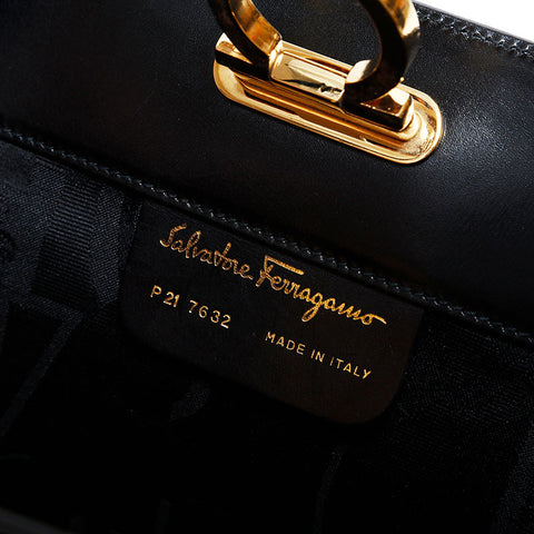サルヴァトーレフェラガモ Salvatore Ferragamo レザー ガンチーニ ショルダーバッグ ブラック WS22455