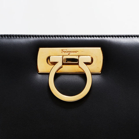 サルヴァトーレフェラガモ Salvatore Ferragamo レザー ガンチーニ ショルダーバッグ ブラック WS22455