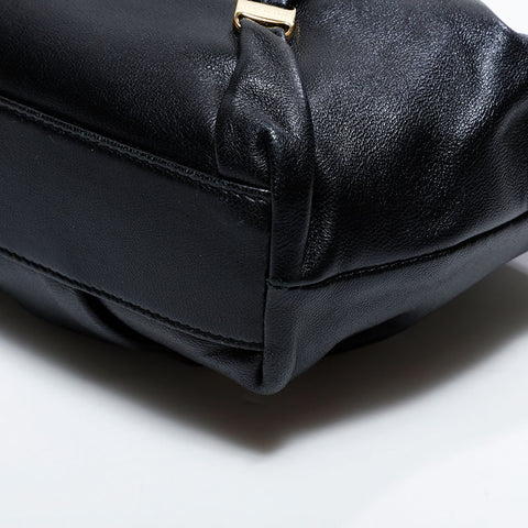 サルヴァトーレフェラガモ Salvatore Ferragamo ヴァラ レザー 2022年 ショルダーバッグ ブラック WS22467