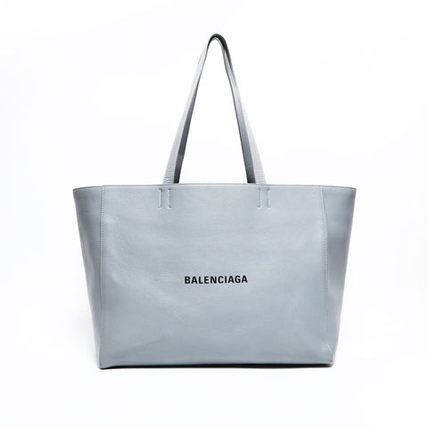 BALENCIAGA Logo Everyday East West Large Tote Tote Bag gray WS22591