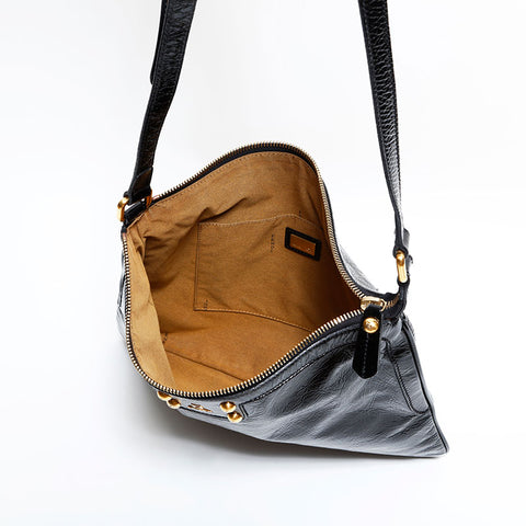 フェンディ FENDI パテントレザー メッセンジャー ショルダーバッグ ブラック WS22618
