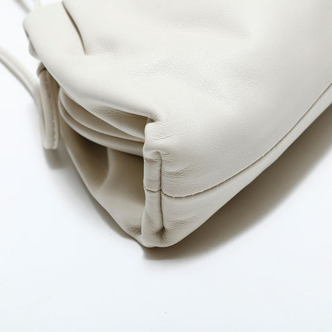 ボッテガヴェネタ BOTTEGAVENETA ミニ ザ ポーチ レザー ショルダーバッグ ホワイト WS22619