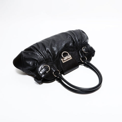 サルヴァトーレフェラガモ Salvatore Ferragamo レザー ガンチーニ ショルダーバッグ ブラック WS22620