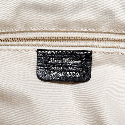 サルヴァトーレフェラガモ Salvatore Ferragamo レザー ガンチーニ ショルダーバッグ ブラック WS22620