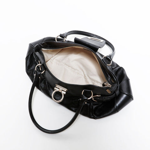 サルヴァトーレフェラガモ Salvatore Ferragamo レザー ガンチーニ ショルダーバッグ ブラック WS22620