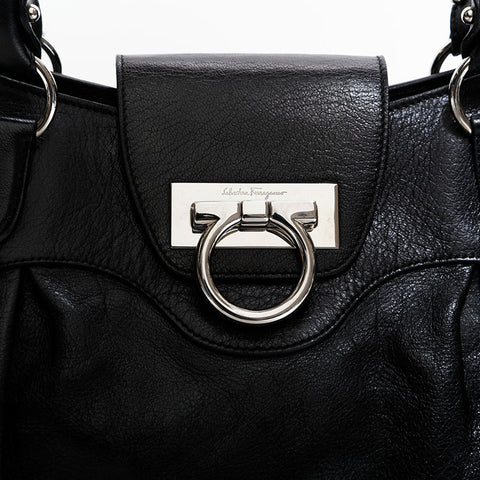 サルヴァトーレフェラガモ Salvatore Ferragamo レザー ガンチーニ ショルダーバッグ ブラック WS22620