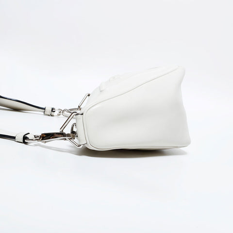 プラダ PRADA レザー トライアングル ショルダーバッグ ホワイト WS22644
