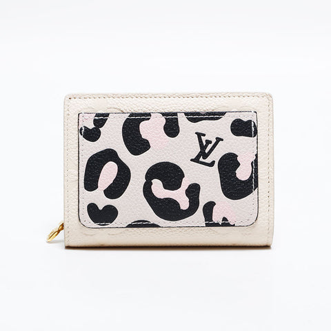 LOUIS VUITTON Portefeuille Claire Mono Empreinte Crme Leopard Dreifach-Geldbörse beige WS22707
