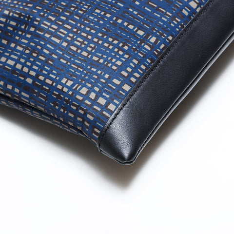 BALENCIAGA Clip Nylon Check Clutch-Tasche Marine WS22723