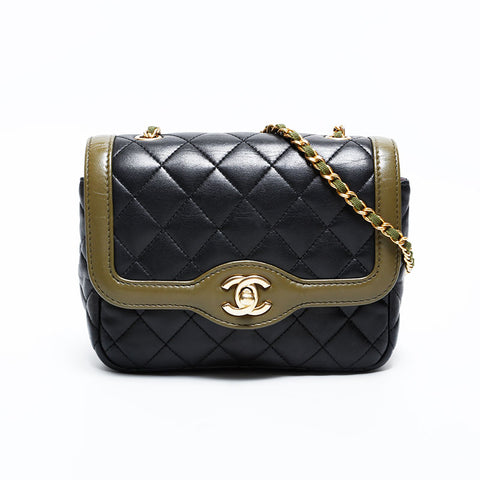シャネル CHANEL 23番台 2016-2017 ミニ マトラッセ カーキ ラムスキン ショルダーバッグ ブラック WS22768