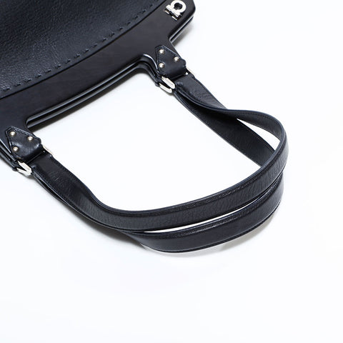 サルヴァトーレフェラガモ Salvatore Ferragamo レザー ガンチーニ ショルダーバッグ ブラック WS22822