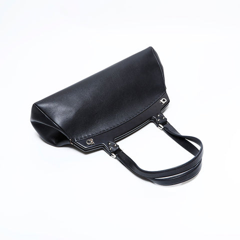 サルヴァトーレフェラガモ Salvatore Ferragamo レザー ガンチーニ ショルダーバッグ ブラック WS22822
