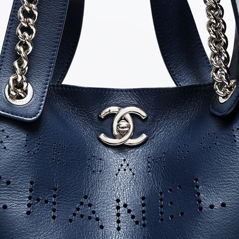 シャネル CHANEL 27番台 2019 2way ポーチ付き パンチング ロゴ チェーン トートバッグ ネイビー WS22840