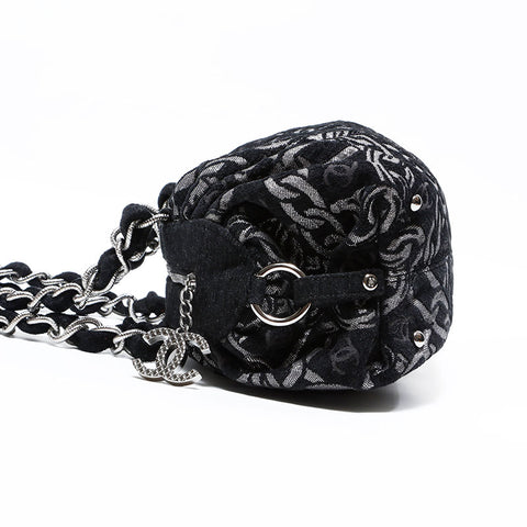 CHANEL 10 Series Canvas 2005-2006 Chain Motif Shoulder Bag black WS22869