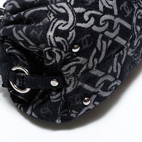 CHANEL 10 Series Canvas 2005-2006 Chain Motif Shoulder Bag black WS22869