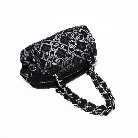 CHANEL 10 Series Canvas 2005-2006 Chain Motif Shoulder Bag black WS22869