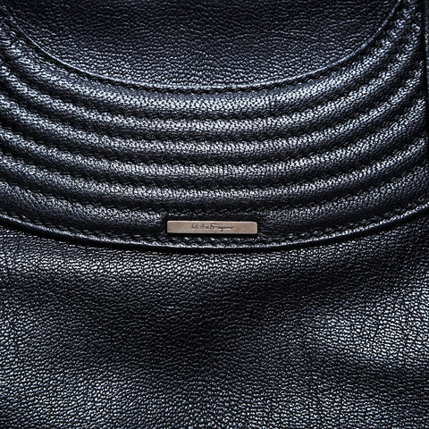 サルヴァトーレフェラガモ Salvatore Ferragamo レザー ショルダーバッグ ブラック WS22911