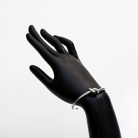 セリーヌ CELINE ノット バングル ブレスレット シルバー WS22928