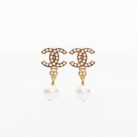 CHANEL 21C 2021 COCO Mark Pearl Rhinestone Drop Earring gold WS22963