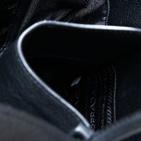 PRADA Leather shopping tote with triangle logo Shoulder Bag black WS23107