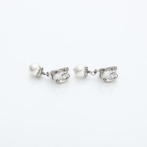 CHANEL A13C 2013 COCO Mark Rhinestone Pearl Drop Earring Silver WS23201