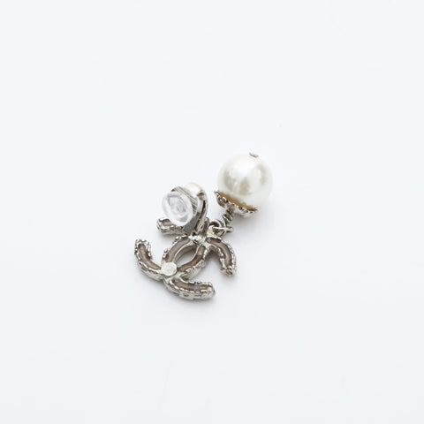 CHANEL A13C 2013 COCO Mark Rhinestone Pearl Drop Earring Silver WS23201