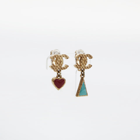 CHANEL A17P 2017 COCO Mark Heart Earring gold WS23214