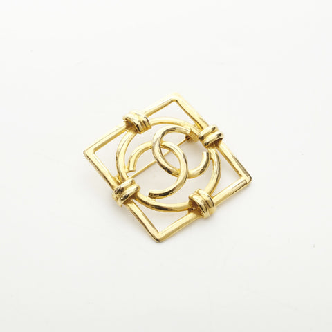 CHANEL 2cc9 1994 COCO Mark Square Brooch gold WS23258