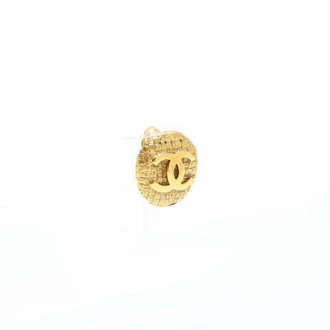 CHANEL 2cc9 1994 Matelasse COCO Mark Earring gold WS23268