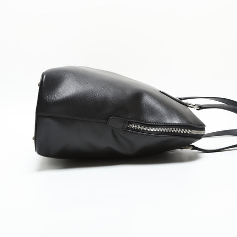 Salvatore Ferragamo Leather Vara Shoulder Bag black WS23289