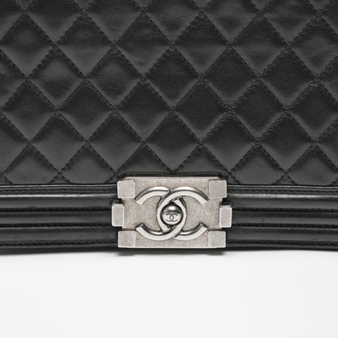 CHANEL 15th Series 2011 Medium Boy Lambskin Chain Matelasse Shoulder Bag black WS23580