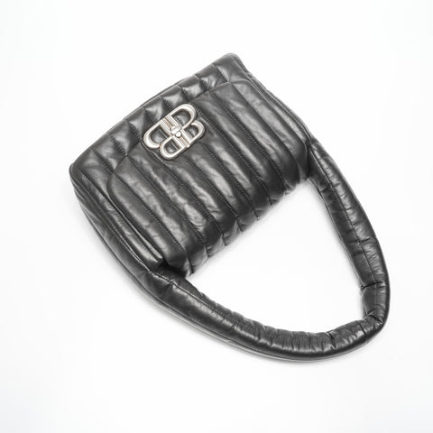 BALENCIAGA MANACO gepolsterte Umhängetasche aus gestepptem Leder mit einem Gürtel schwarz WS23584
