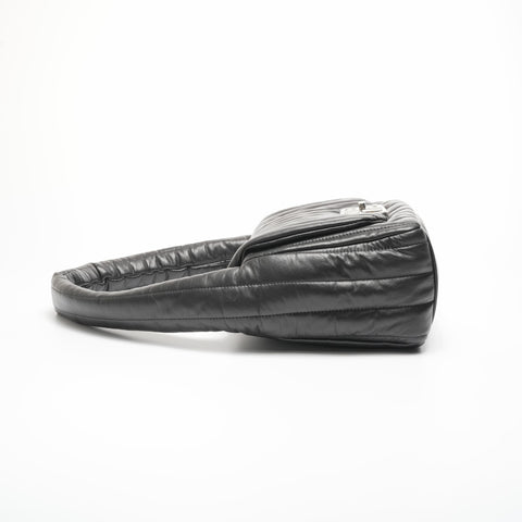 BALENCIAGA MANACO gepolsterte Umhängetasche aus gestepptem Leder mit einem Gürtel schwarz WS23584