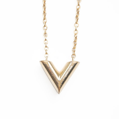 LOUIS VUITTON 2020 Essential V Necklace gold WS23594