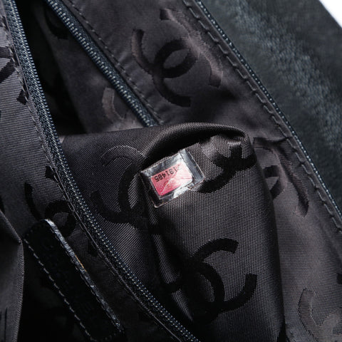 CHANEL No. 7 2002-2003 COCO Mark Caviar Skin Stitch Chain Shoulder Bag black WS23740