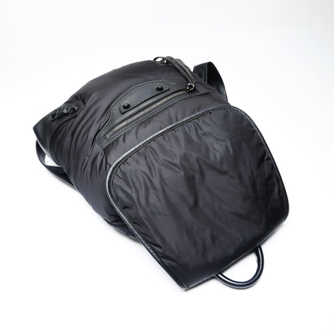 BALENCIAGA Classic Traveler Padded Nylon Backpack Â· Daypack black WS23804
