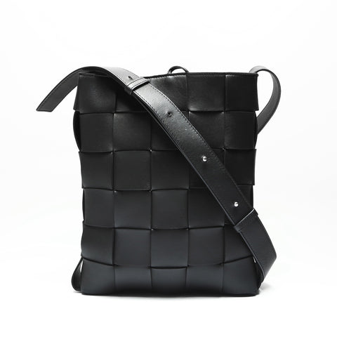 BOTTEGAVENETA INTRECCIATO Cassette Leather Shoulder Bag black WS23856
