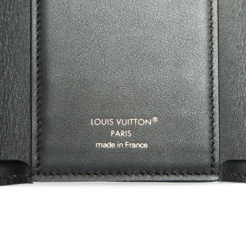 LOUIS VUITTON 2022-2025 Portefeuille Capucines Compact Tri-fold wallet black WS23872