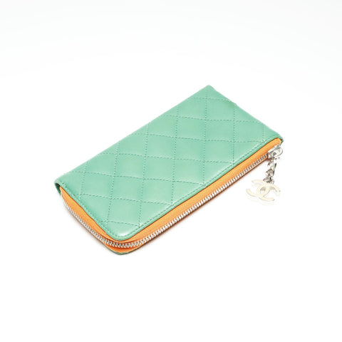 CHANEL No. 11 2008-2009 Matelasse Round Zip Lambskin Purse green WS23873