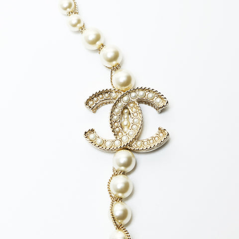 CHANEL F19C 2019 Pearl COCO Mark Necklace white WS23929